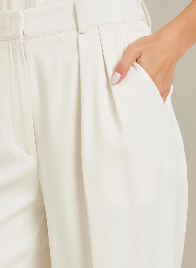 ستايلي بنطلون سكري بكسرات مطوية وساق واسعة